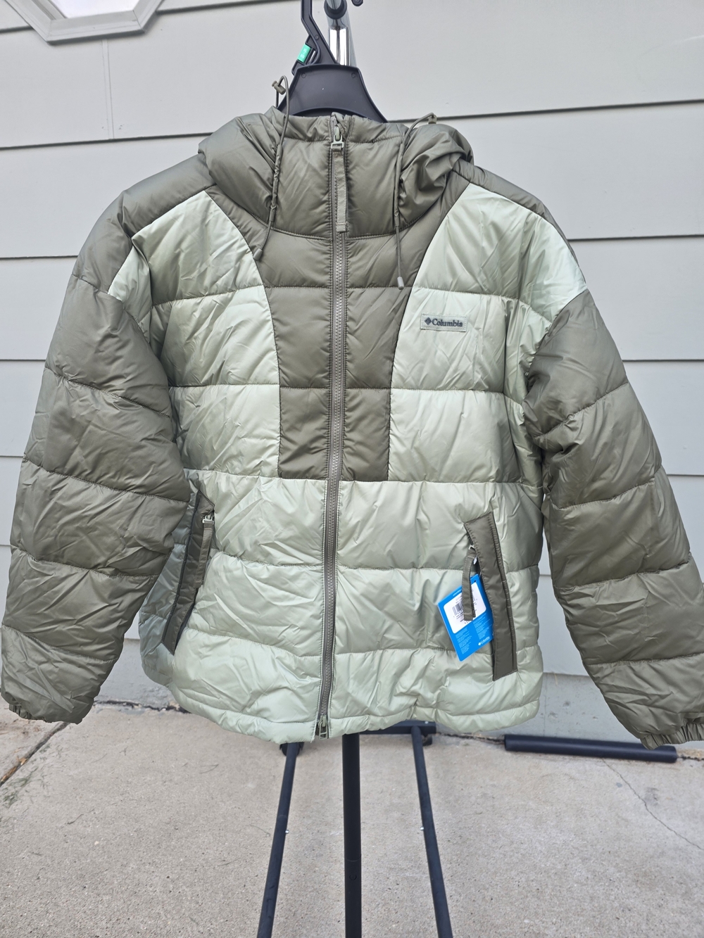 Columbia Two-Tone Green Puffer Jacket with Hood Women Size Large .